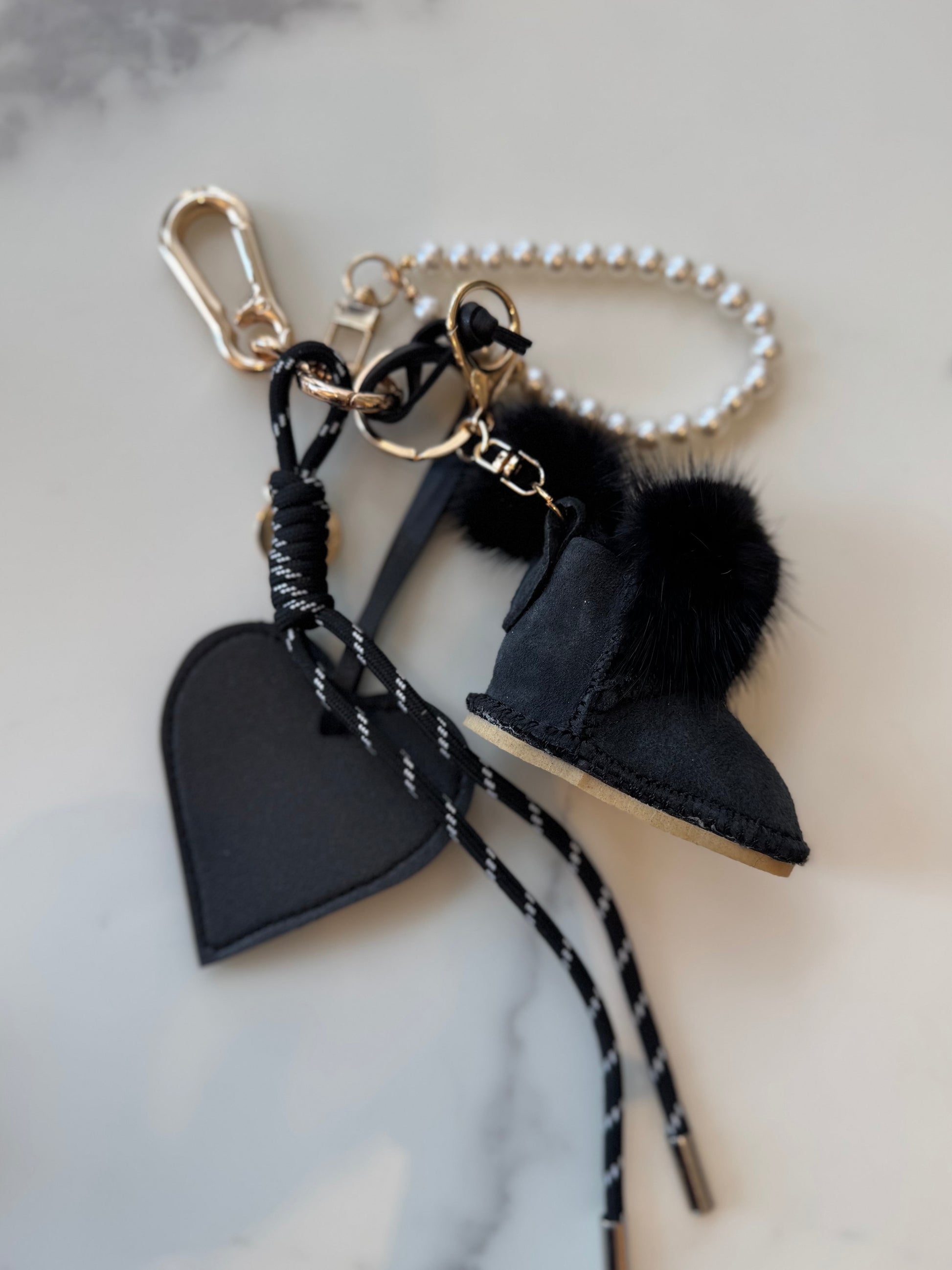 Bag charm ugg black