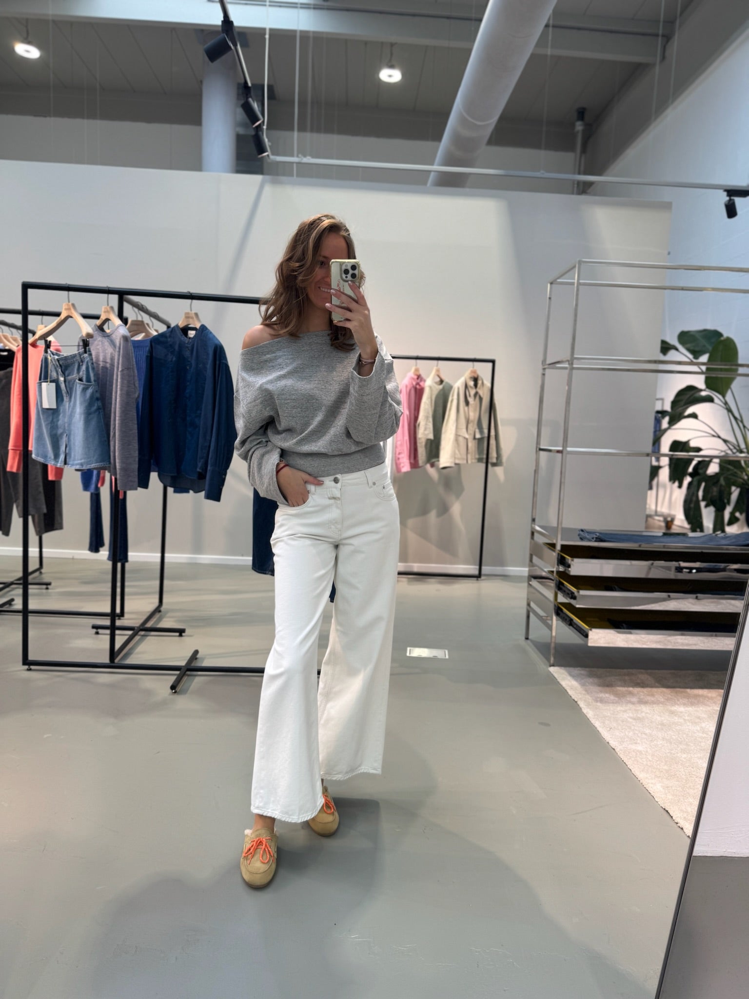 Knit offshoulder light grey melange