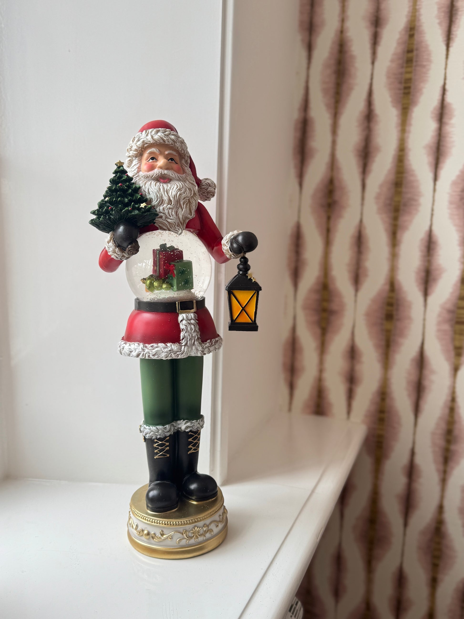 Nutcracker Santa lightning