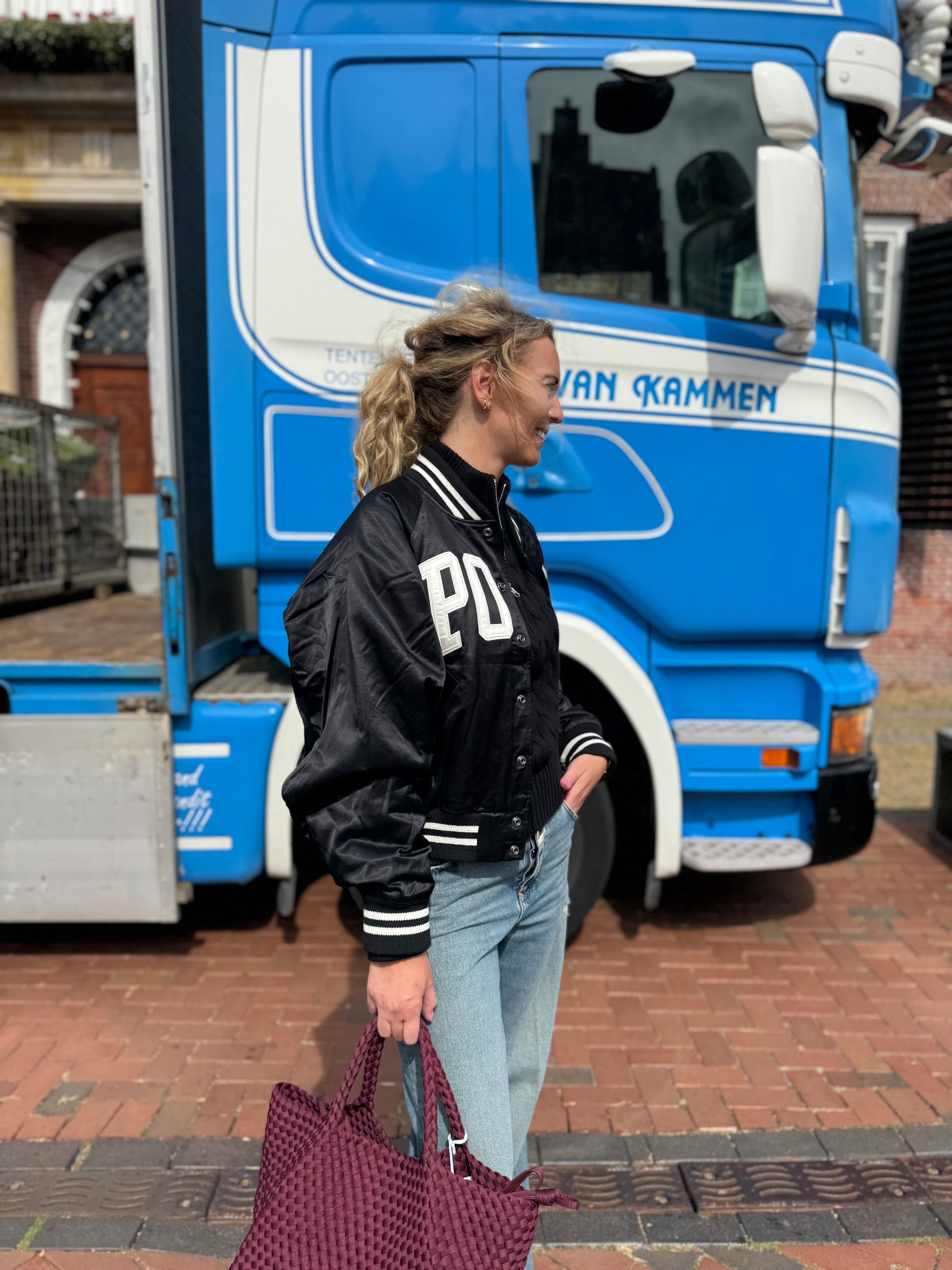 Bomber black logo