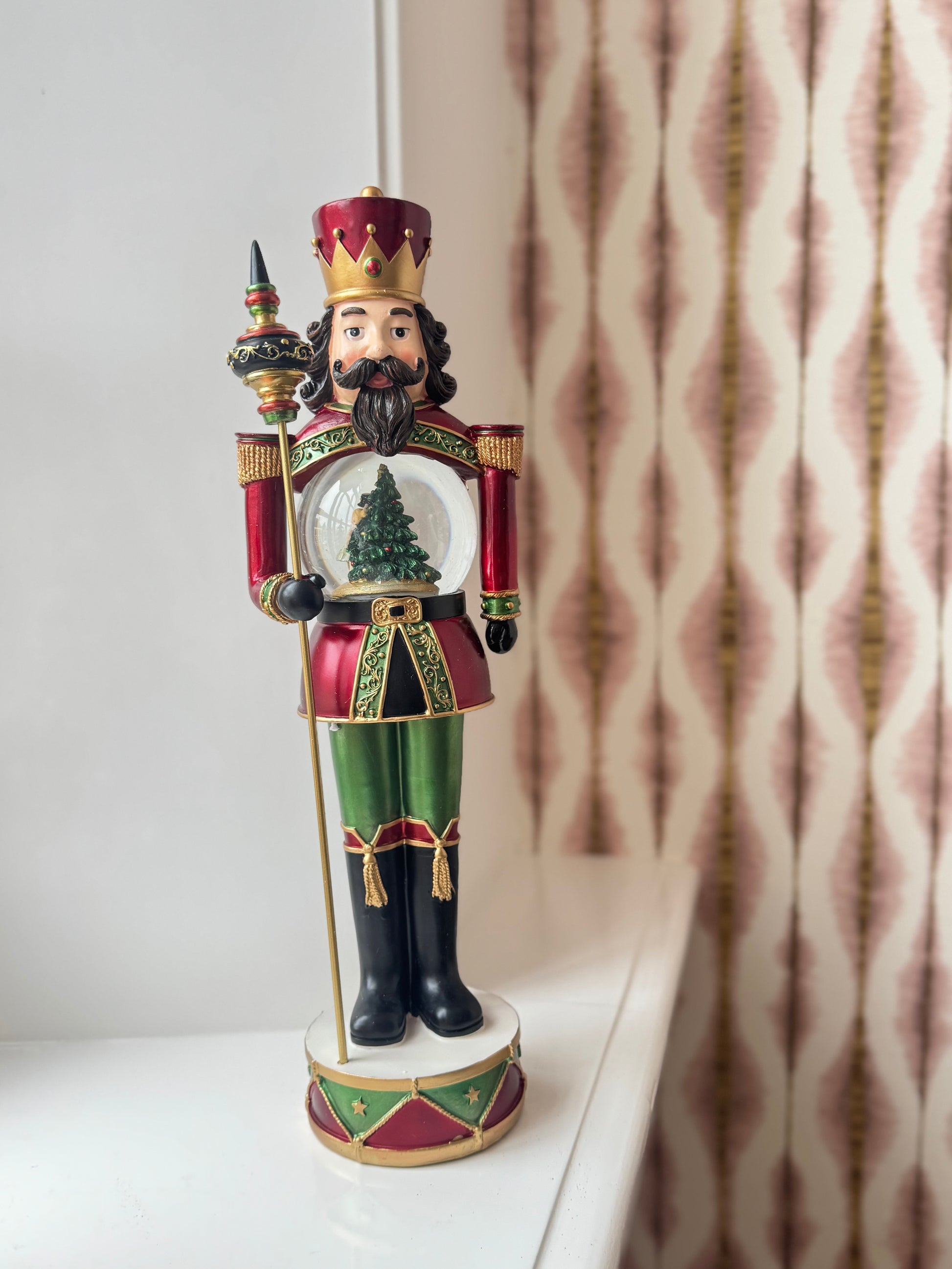 Nutcracker lightning