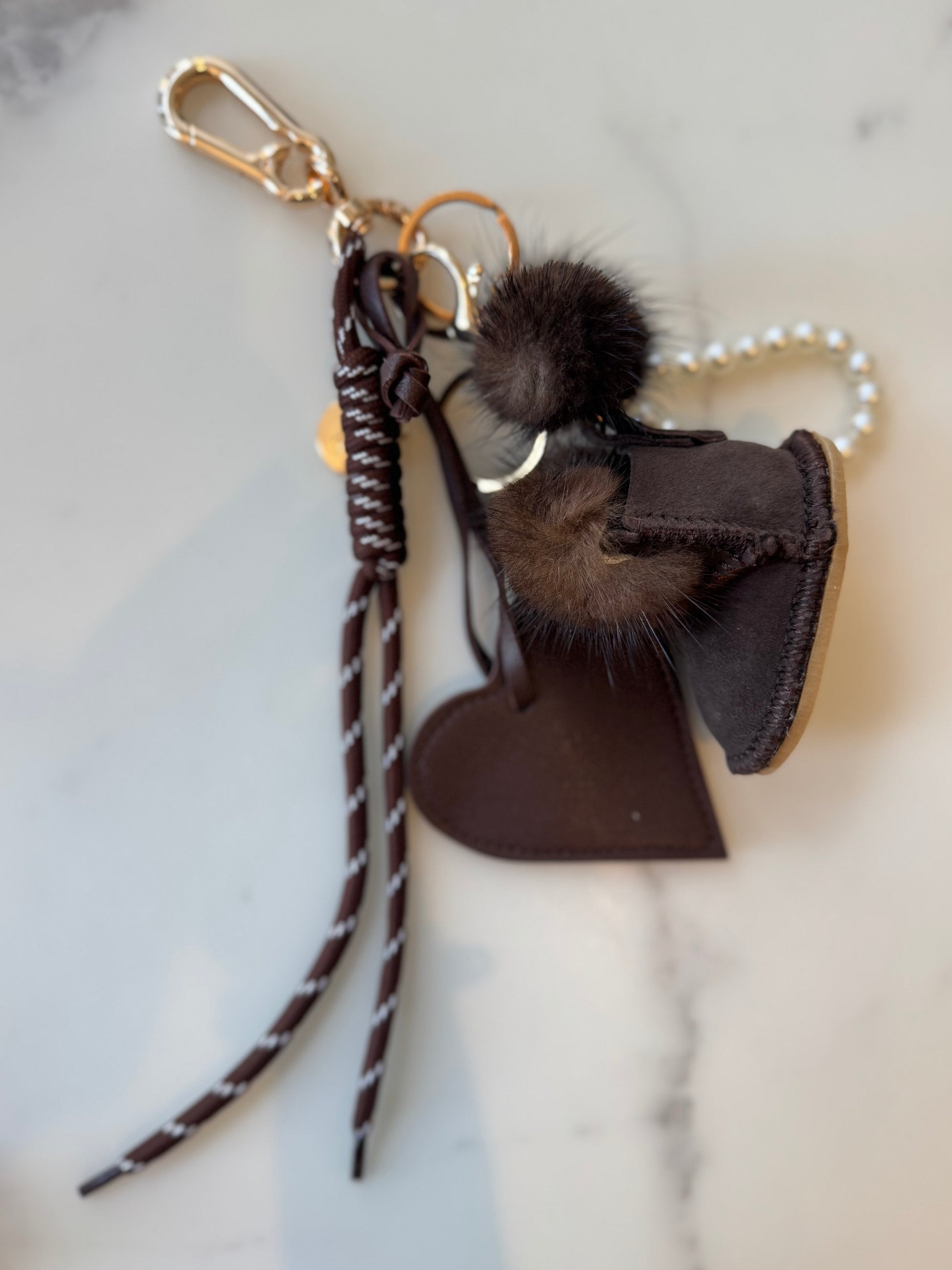 Bag charm ugg dark brown