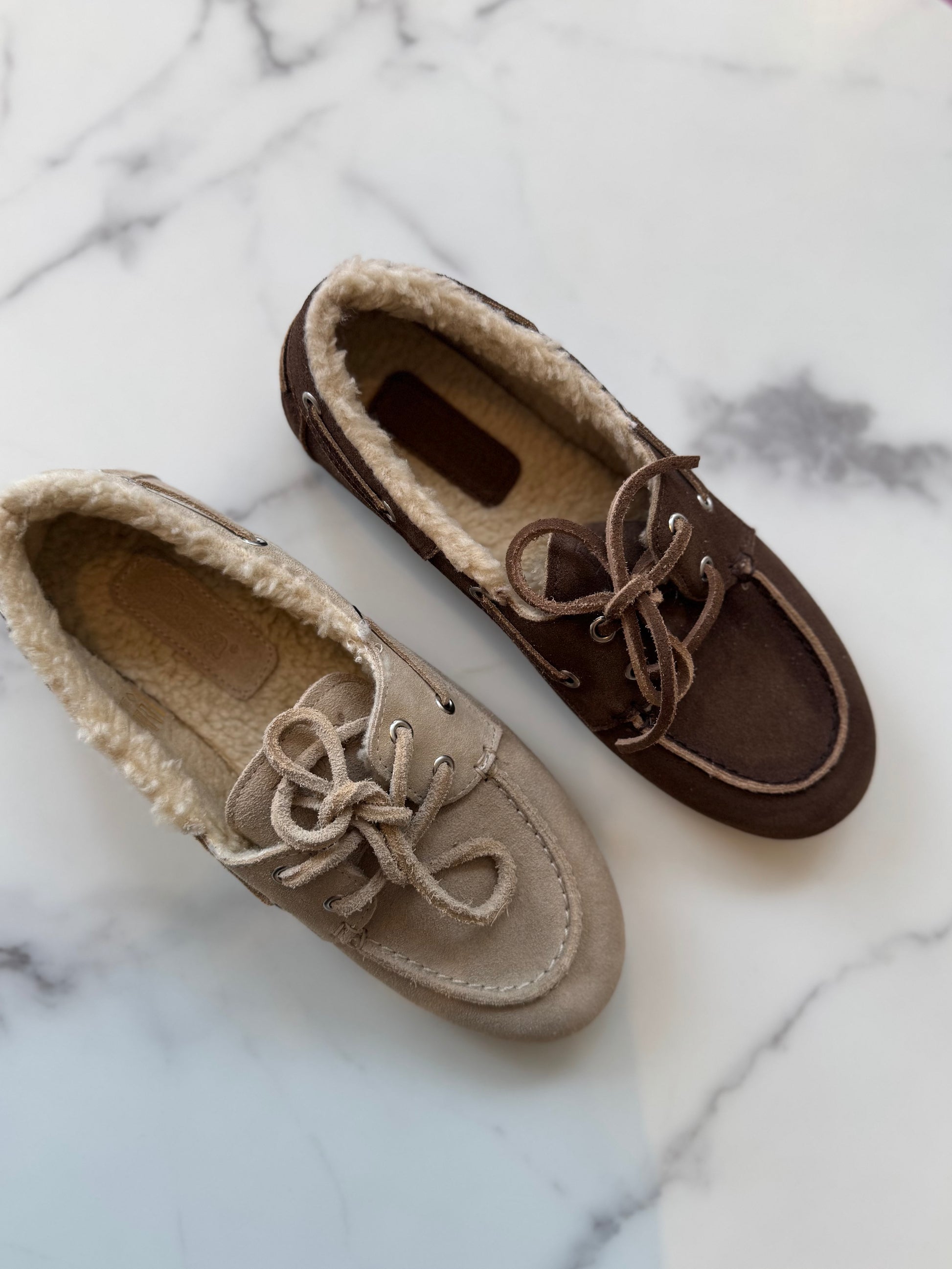 Boat loafer suede light taupe shearling