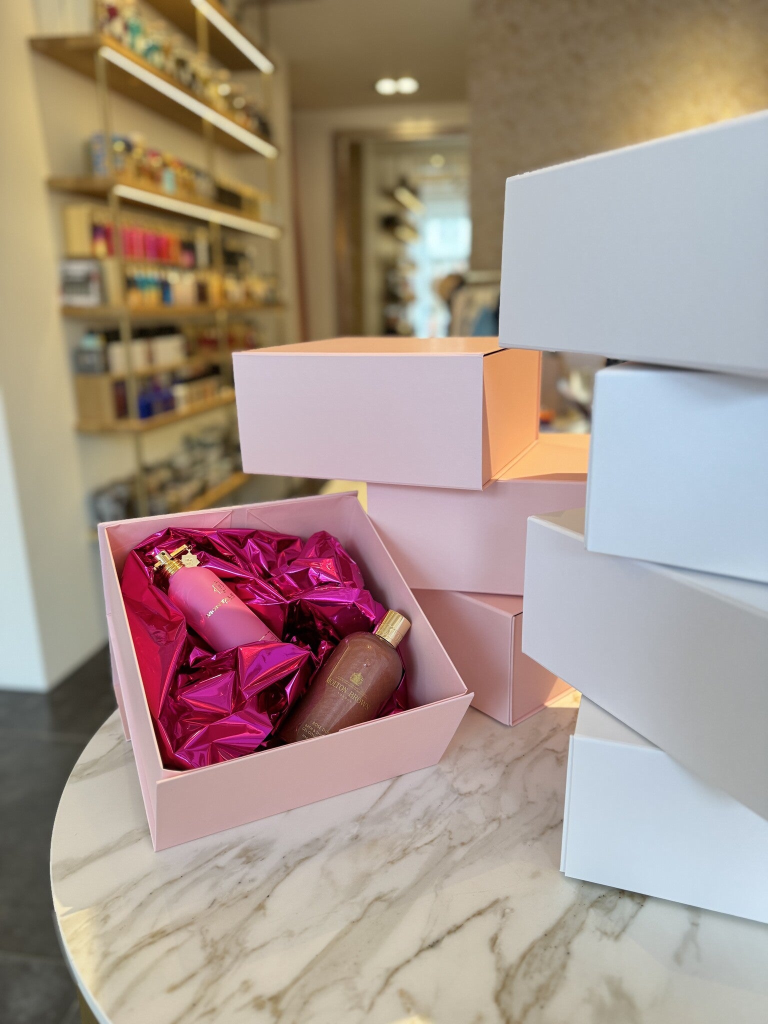 Image of Surprise box woman